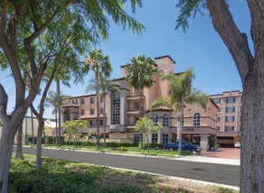 Peacock Suites - Image 4