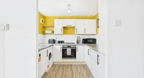 The Cornfields by Signature Stays - Parking - Modern - Quiet Location - Image 4