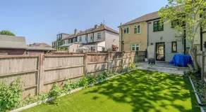 2BR Garden Home Free Parking for 7 Guests Easy Access to London & Heathrow - Image 4