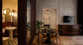 Maroon & Moss Residence - Image 4