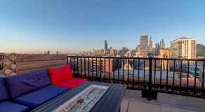 McCormick Place 3BR Luxury Penthouse Duplex with Personal Rooftop and Optional Parking for 8 guests in Chicago South Loop - Image 5