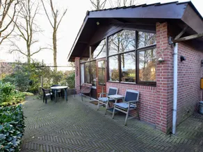 Wooden Holiday Home with Private Terrace & Garden in Aalten - Image 4