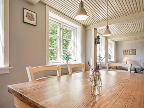 Charming Seaside Cottage - Image 3