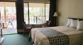 River's Edge Lodge - Image 2