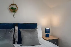 Modern & Stunning 4 Bedroom House in Goole - Image 4