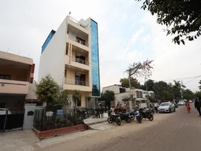 Hotel Ss By OYO Rooms - Image 2
