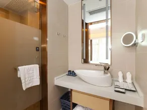 Lavande Hotel HeYuan HePing BaiSheng square - Image 3