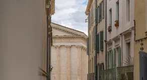 L'élégance de la pierre au pied de la Maison Carrée - Une Nuit à Nîmes - Image 5