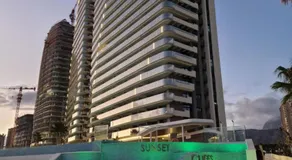 SUNSET CLIFFS modern apartment - Image 3