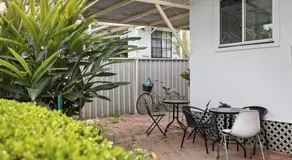 Quadruple Ensuite Room - Nearby Stations & Shops - Image 5