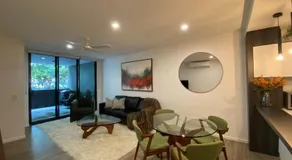 Urban Retreat Homestay - Shared Apartment with Queen Bed and Private Ensuite - Image 2