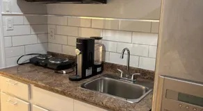 Bachelor and Double room in Bedford, Halifax - Image 3