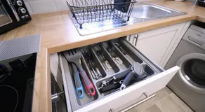 Amaya Five - Newly renovated - Very spacious - Sleeps 6 - Walking distance to town centre - Grantham - Free Gym Access - Image 4
