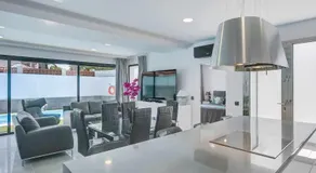 Two Dreams Luxury Villa - Image 3
