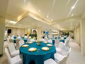 Farmfield Hotel - Image 2
