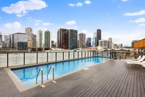 A Stylish 2BR Apt with FREE Parking - Image 4
