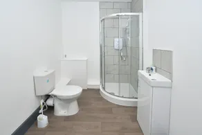 Townhouse @ 24 Brunswick Place Stoke - Image 2