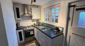 Bay Cottage, Hot Tub - Image 3
