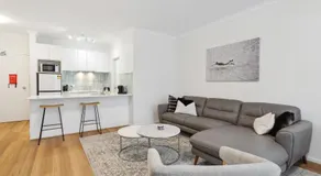 Central Escape 2 Bedroom Apartment with Courtyard - Image 2
