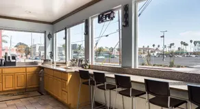 Aqua Breeze Inn - Image 3