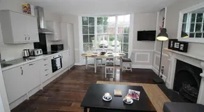 Number 18 Apartments - Image 4
