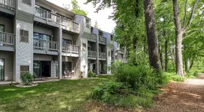 Cozy Aviation Style Lake View Condo at The Shores - Image 5