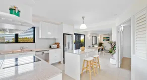 Crystal Shores Sunshine Beach - Image 3