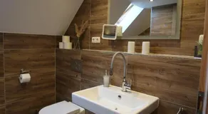 Kleine, gemütliche Dachgeschosswohnung - Image 2