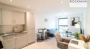Royal Oak Apartments 1 - Free Parking - 2 Bedroom - 2 bathrooms - Sleeps 6 - Contractors - Fast Wi-fi - Image 3