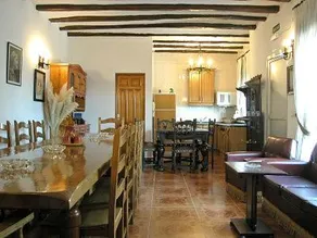 Casa vacacional ideal para familias con internet de alta velocidad, jardín y barbacoa | Vistas al jardín | Adaptada para teletrabajar | Admite mascotas - Image 5