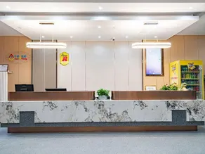 Super 8 Hotel (Beijing Chongwenmen Tongren Hospital) - Image 4