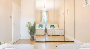 one bedroom apartment in Tower Bridge road - Image 2