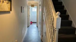 GORGEOUS 7 PERSON 3 BEDROOM 3 BATHROOM HOUSe - Image 4
