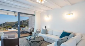 Eliandreia Luxury Villas - Image 4