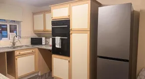 Ivy House - 3-Bed, Sleeps 4, Parking, WiFi, Contractors - Image 3
