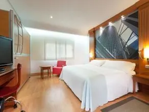 Gran Hotel Los Angeles - Image 2