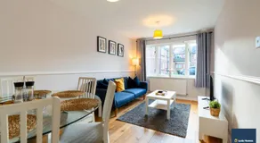 Camberley Spacious and Comfy 3 Bedroom Home, Next to Frimley Hospital with Parking - Image 3