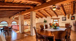 Catalunya Casas: Landvilla für 13 in der Nähe von spanischen Weinbergen, nur 30 Minuten vom Strand von Sitges entfernt - Image 4