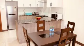 Lux Suites Silverstone Family Apartments - Image 2