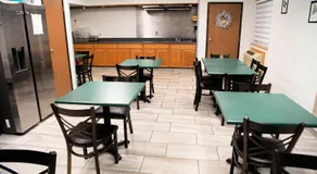 Super 8 by Wyndham Gallipolis Pt Pleasant Area - Image 3