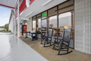 Laker Inn - Image 5