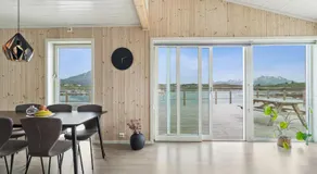 Spectacular Waterfront Fishermans Cabin - Rorbu - Image 2