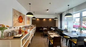 Grand Petit Hotel - Image 3