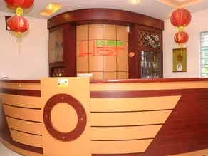 Rose Hotel - Image 3
