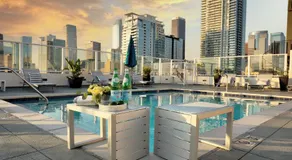 Classic Los Angeles Elegance in Downtown, Sleeps 4, Free Parking and 360 Degree View Roof Top Pool! - Image 5
