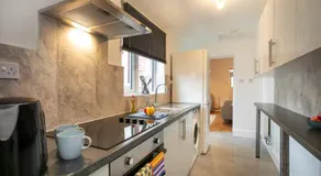 Spacious & Central Entire Home - Image 5