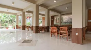Urbanview Hotel Syariah Insani Cisarua Puncak - Image 4