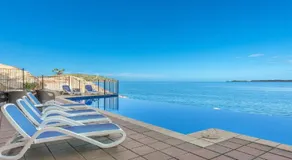 Beachfront - Nelly Bay Apartment - Image 4