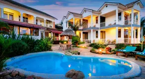 2 Friends Beach Hotel - Image 3