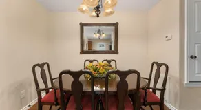 Bright & spacious 3 bedroom home Amazing location - Image 3